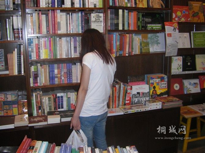 ��HK�����