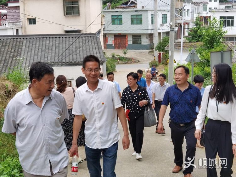 中华职校前往中共桐怀潜一大会议旧址开展党史教育