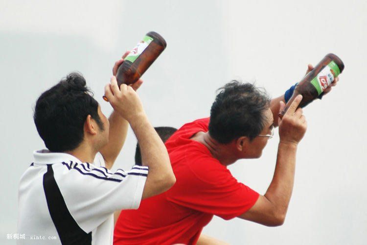 7��22�գ��㽭���ݣ����������ڱ�ʯɽ����ơ��ƿ�׹ۿ���ʳ���»��� ���� �� (ͼ1)