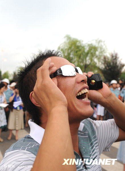 7��22�գ�һ���ο����Ͼ��иߴ��ذ��׹ۿ���ȫʳ��ۡ�