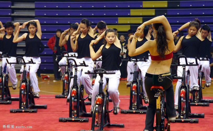 ���е�����