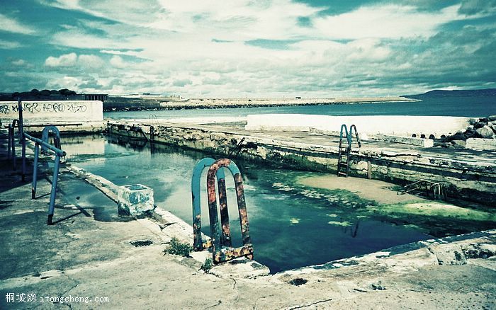 [wallcoo_com]_LOMO_lomography_Derelict Pool.jpg