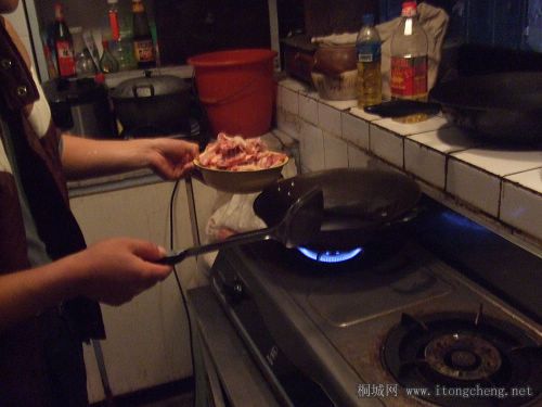 Ƭ 081.jpg