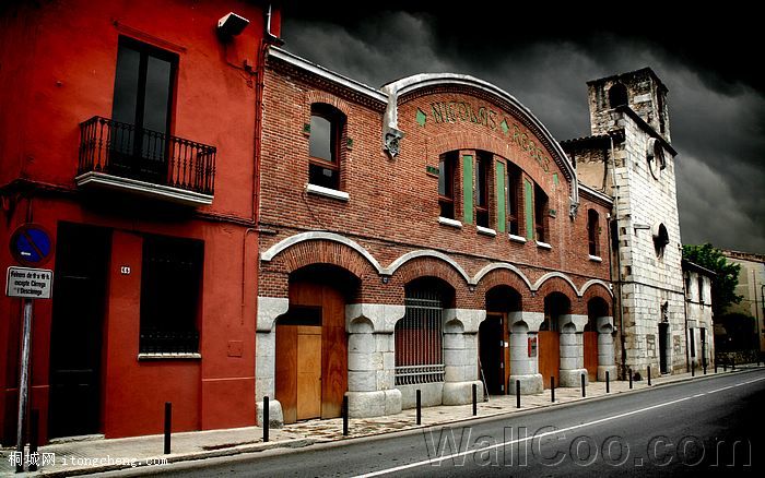 [wallcoo_com]_HDR_cityscape_not_the_last_red_house_in_Girona.jpg