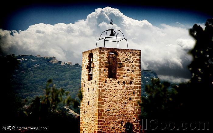 [wallcoo_com]_HDR_cityscape_the_bell_tower_and_the_mountain_of_clouds.jpg